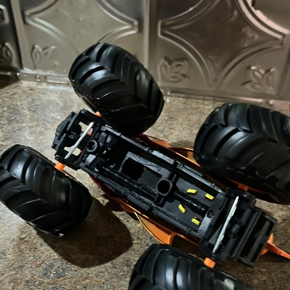 ❤️ Hot Wheels Tiger Shark Monster Truck - Picture 5 of 5